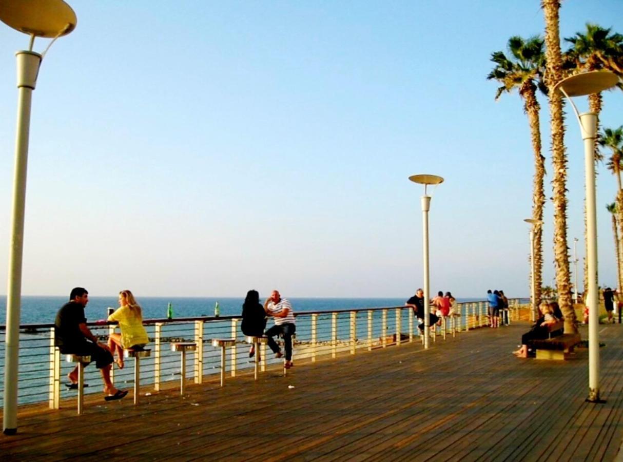 Beachfront Studio Apartment Bat Yam 412 Exterior photo