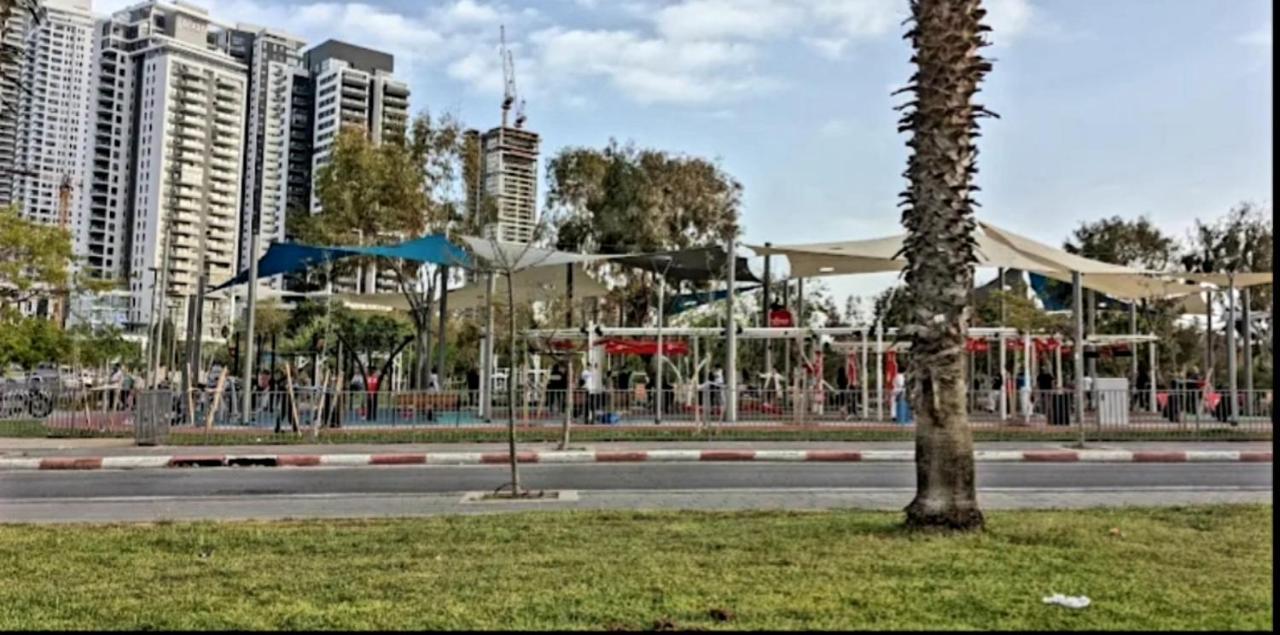 Beachfront Studio Apartment Bat Yam 412 Exterior photo